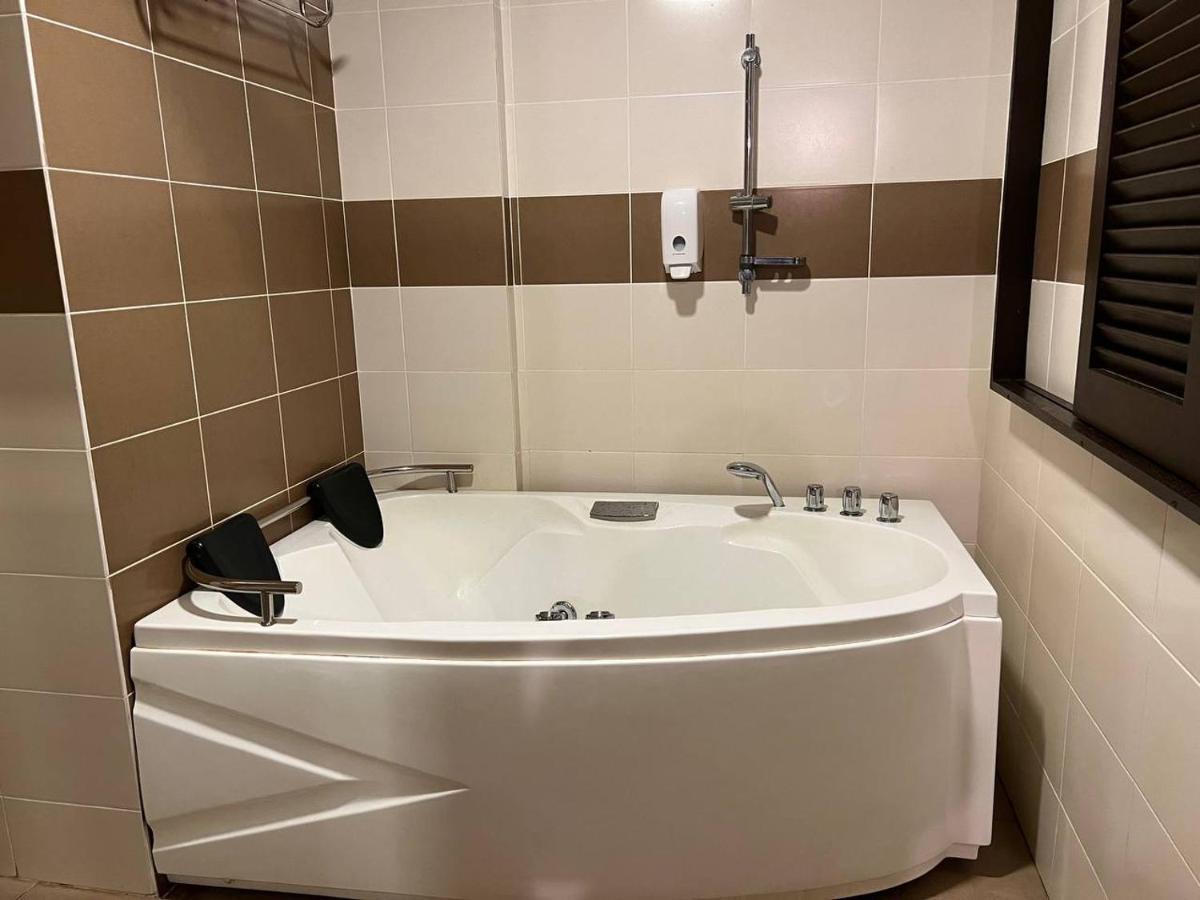 Homestay Melaka B Lagoon Studio Apartment Free Waterpark Tickets Kampong Bukit Beruang Luaran gambar